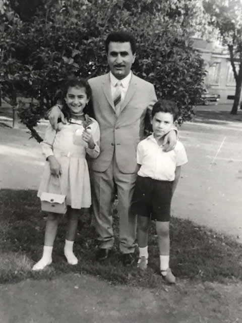 Albert Sevinç, ablası Nadya ve babası İsa Hadodo ile birlikte