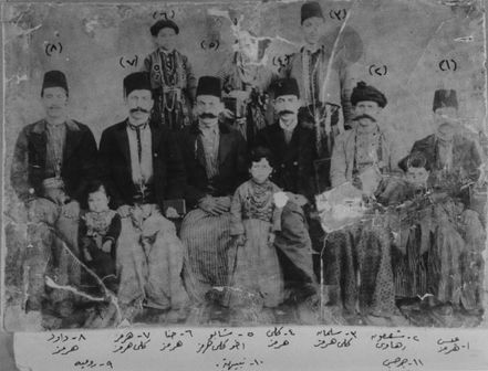 1903 Ylnda Midyat'ta Yaayan Hrmz ailesi. 1915 sonras bu resimde grlen insanlardan sadece bir ka kurtulabildi